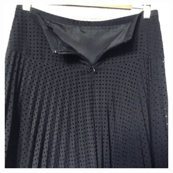 J. Crew Black pleated mini skirt in a technical laser-cut fabric. size 2 - Picture 4 of 6